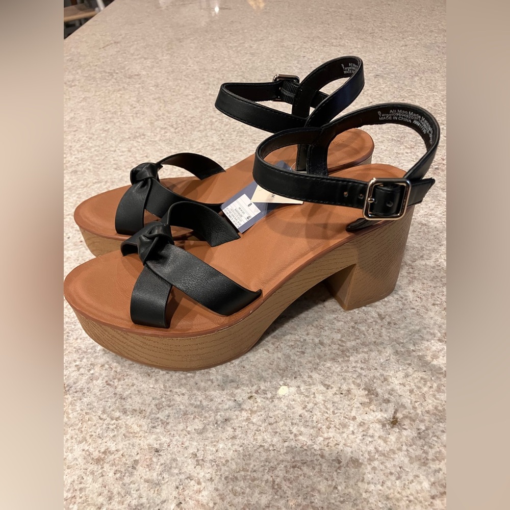 UNIVERSAL THREAD WEDGE SANDAL